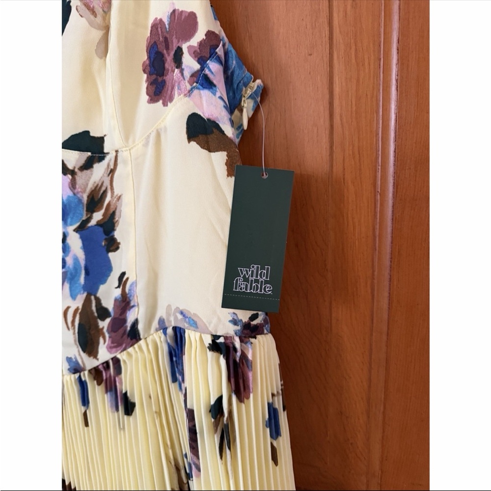 Wild fable floral Pleated Dress with Spaghetti Straps M NWT - Picture 3 of 4